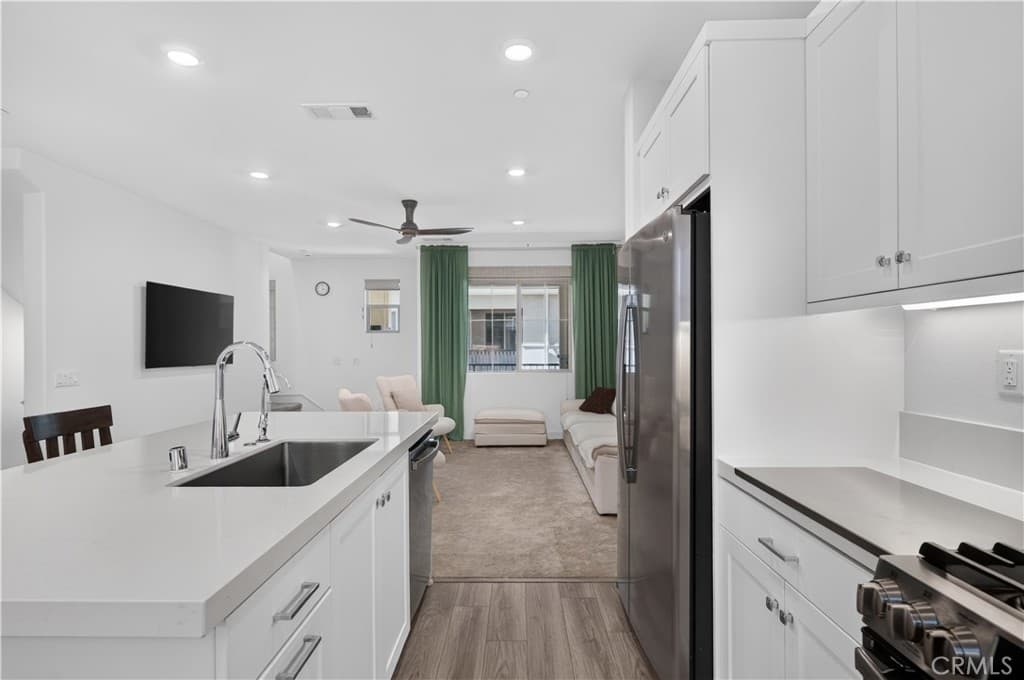 Townhouse at 511 Tamarind Way E, West Covina — photo 12 of 12