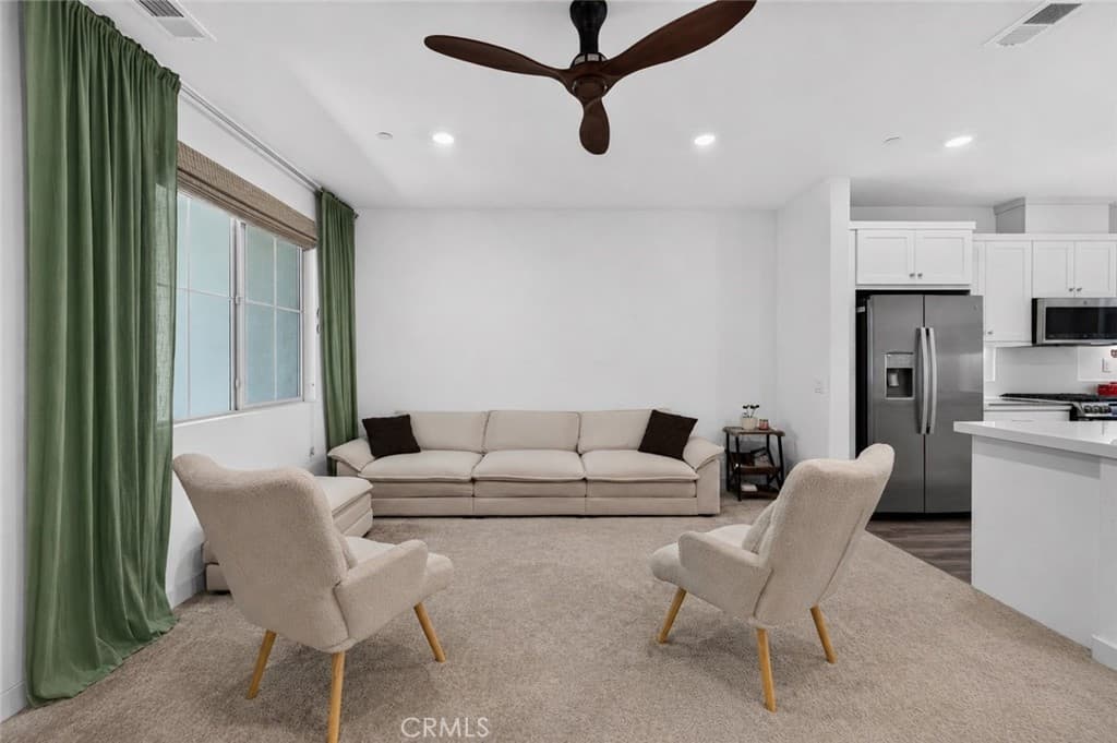 Townhouse at 511 Tamarind Way E, West Covina — photo 4 of 12
