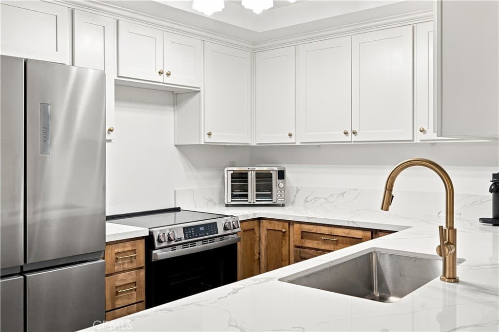 Condo at 22 Country Mile, Pomona — photo 12 of 12