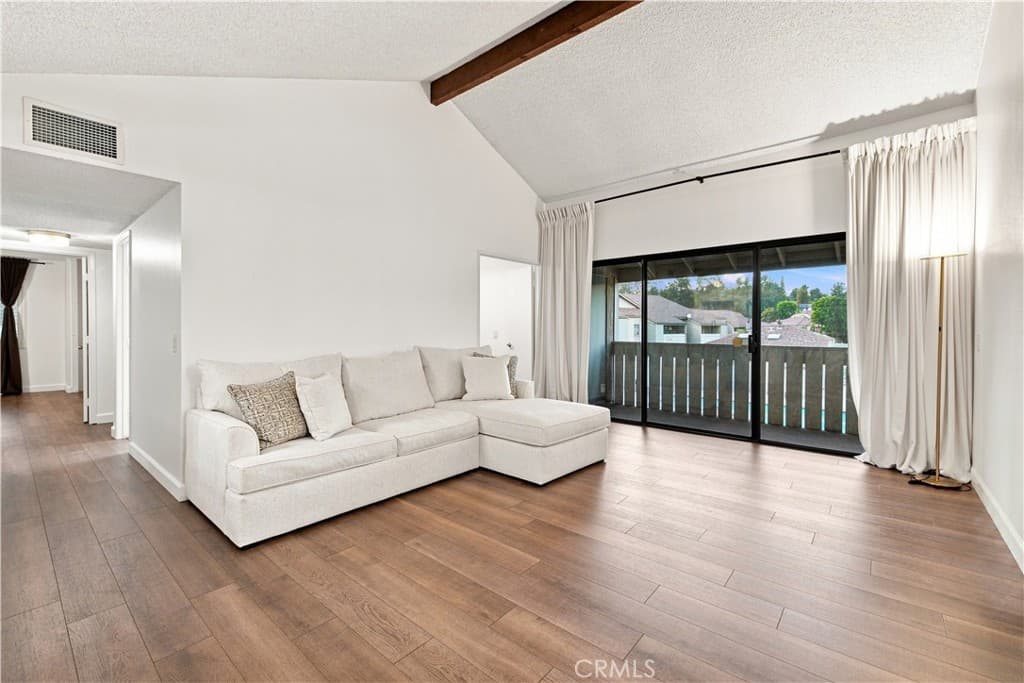 Condo at 22 Country Mile, Pomona — photo 4 of 12