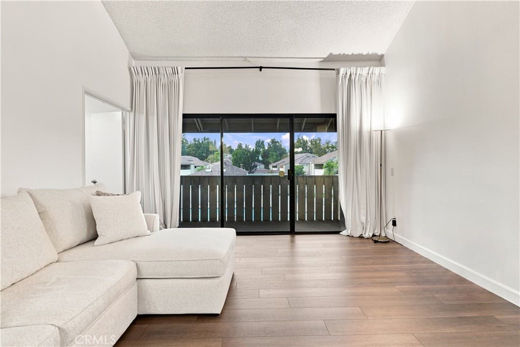 Condo at 22 Country Mile, Pomona — photo 5 of 12