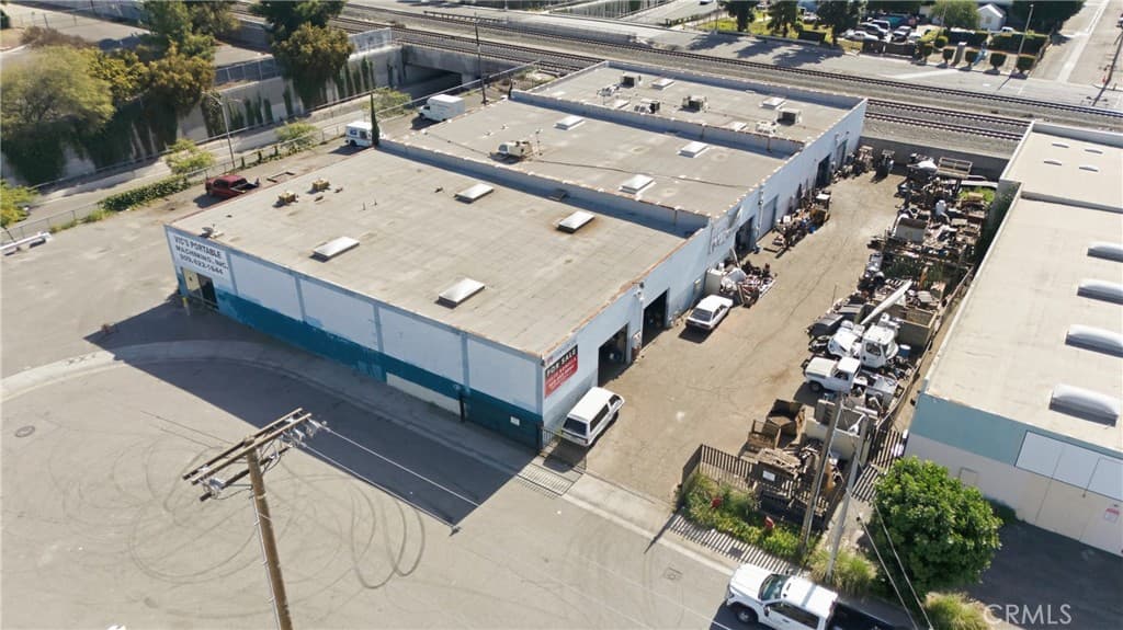 Commercial at 159 N East End, Pomona — photo 1 of 4
