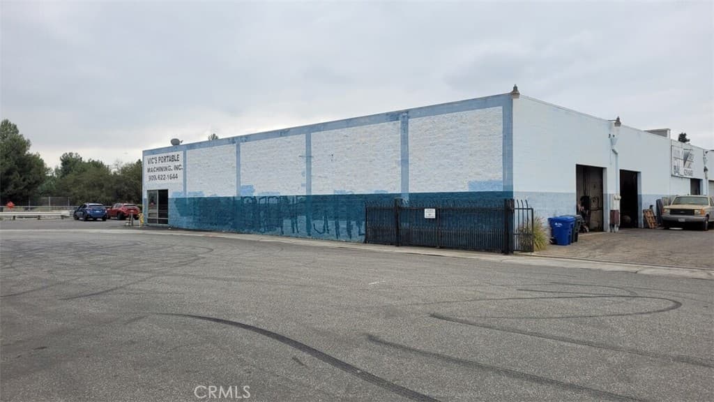 Commercial at 159 N East End, Pomona — photo 2 of 4