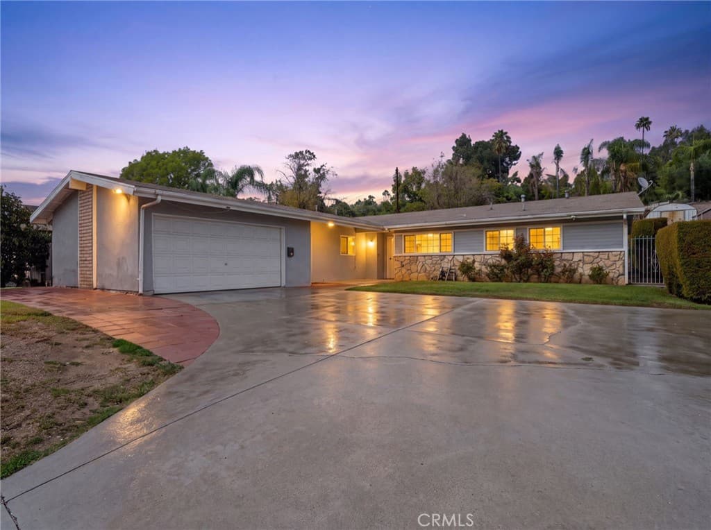 Home at 901 Val Vista, Pomona — photo 2 of 12