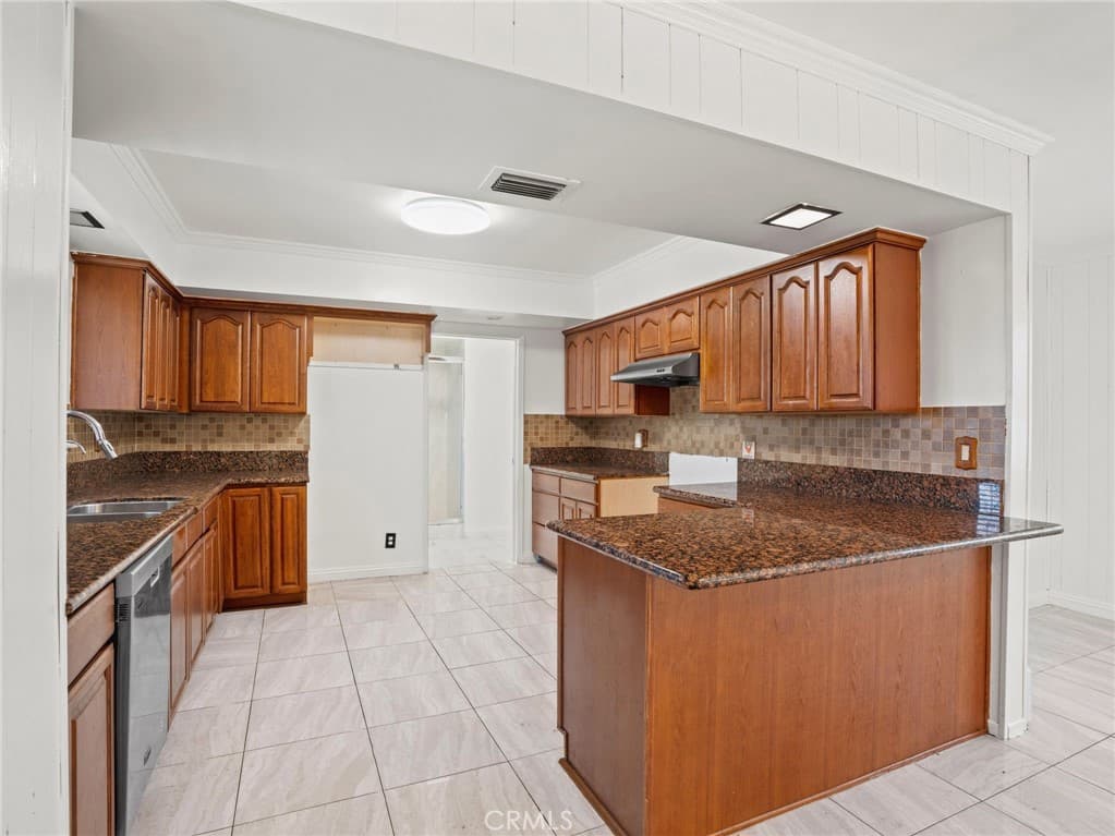 Home at 901 Val Vista, Pomona — photo 12 of 12