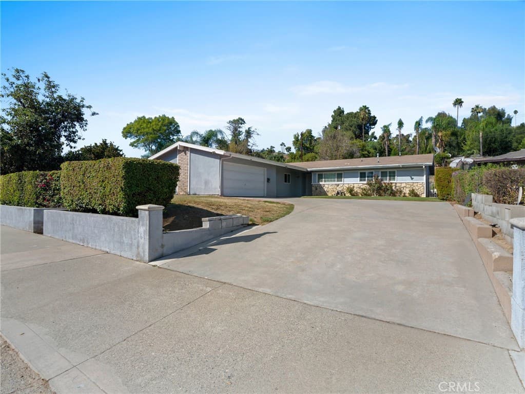 Home at 901 Val Vista, Pomona — photo 3 of 12