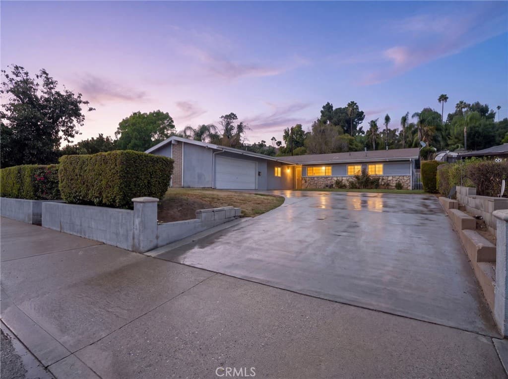 Home at 901 Val Vista, Pomona — photo 4 of 12