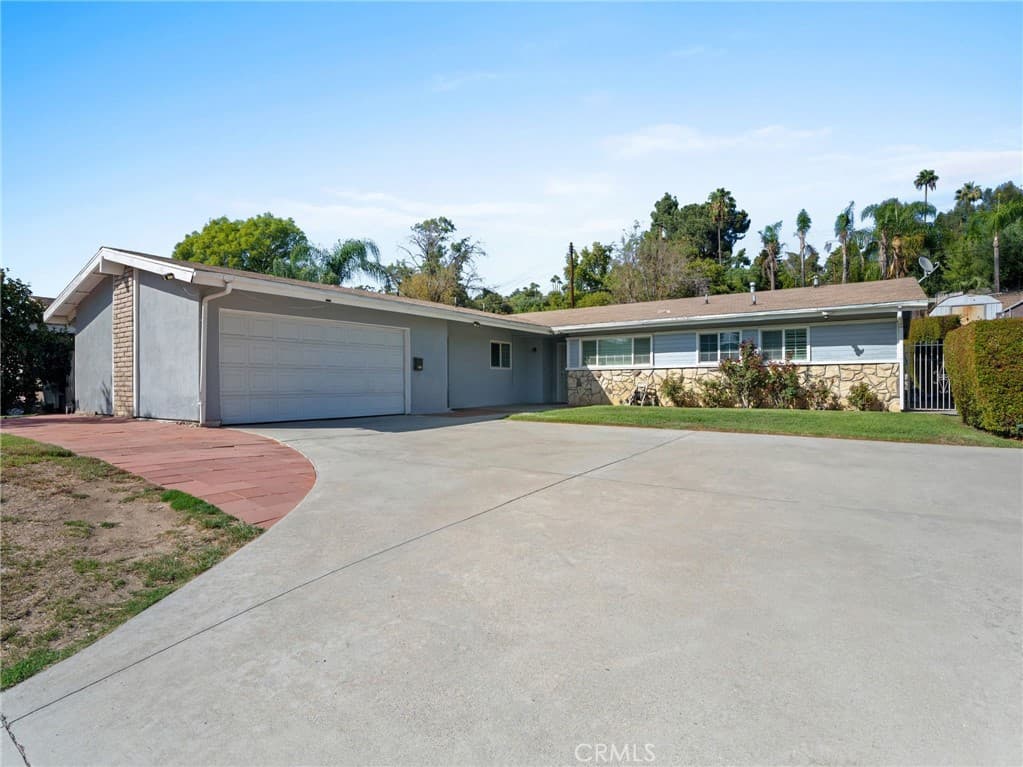 Home at 901 Val Vista, Pomona — photo 5 of 12