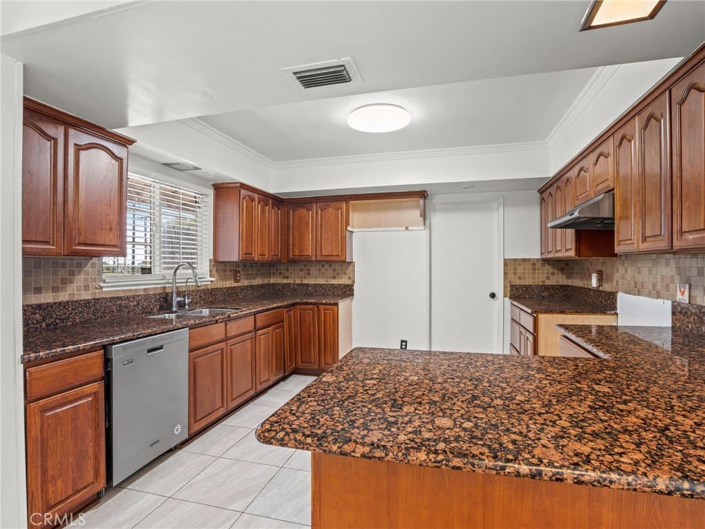 Home at 901 Val Vista, Pomona — photo 9 of 12