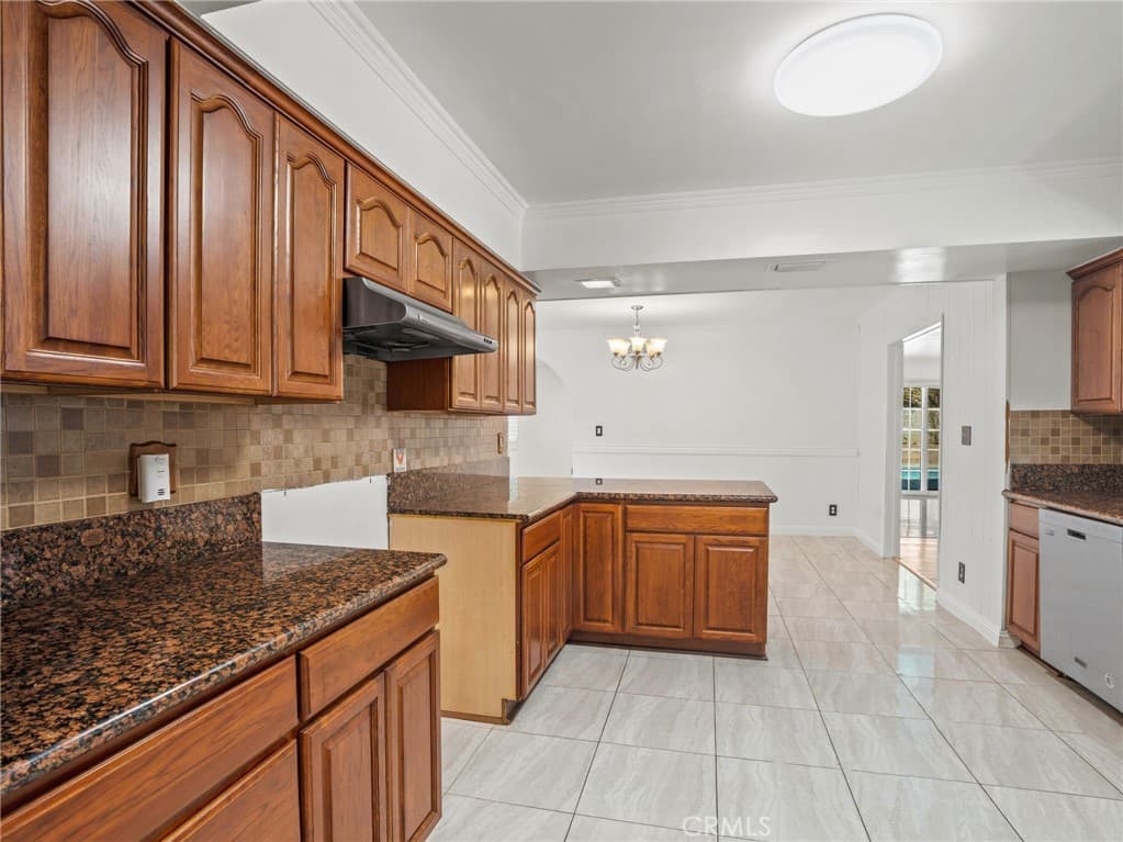 Home at 901 Val Vista, Pomona — photo 10 of 12