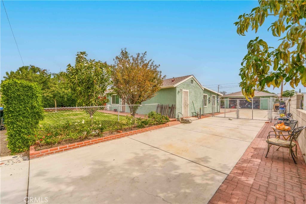 Home at 5260 N Gareloch Avenue, Azusa — photo 4 of 12