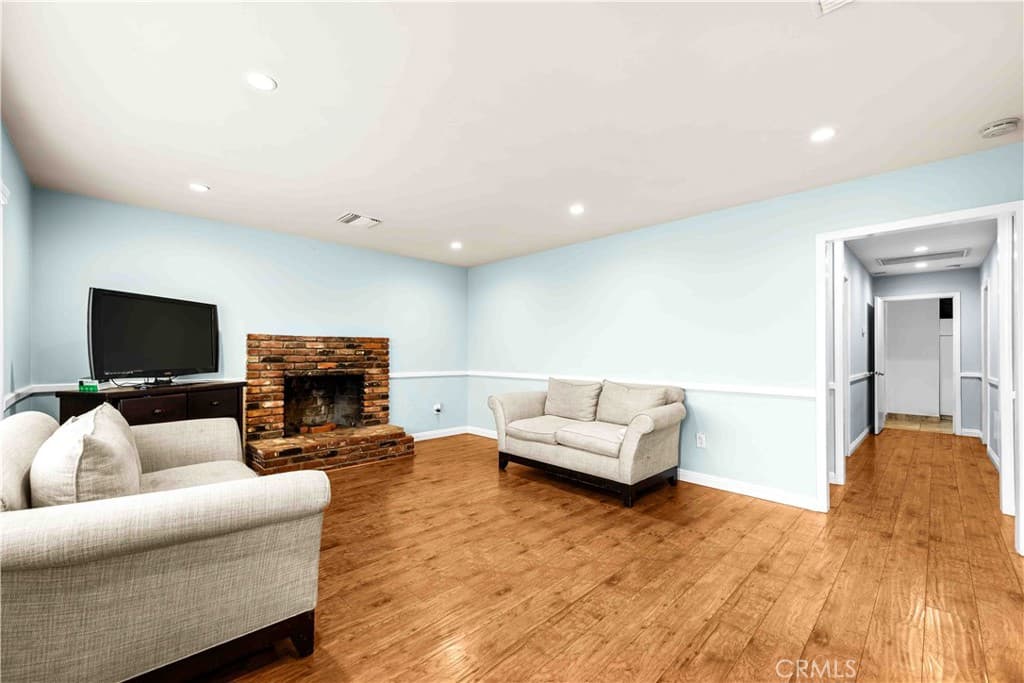 Home at 5260 N Gareloch Avenue, Azusa — photo 5 of 12