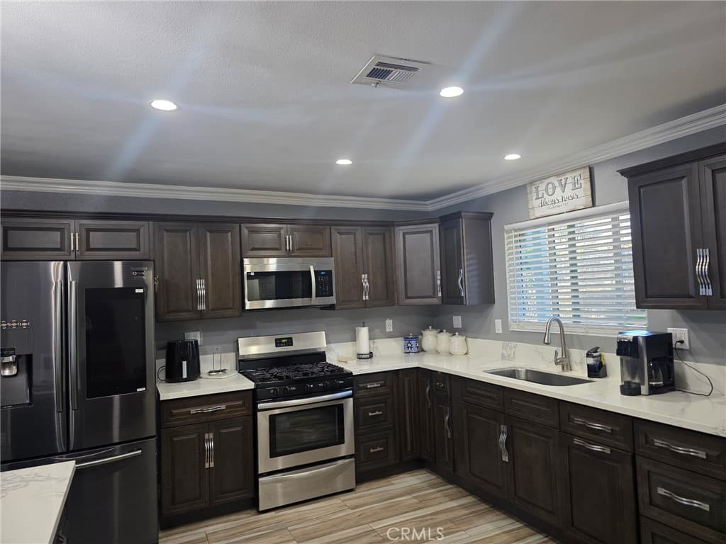 Townhouse at 425 N Rockvale, Azusa — photo 6 of 12
