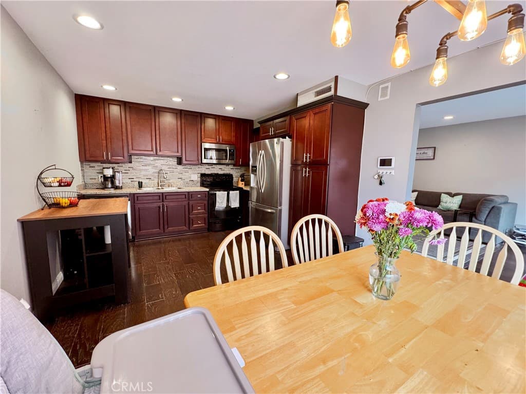 Townhouse at 1354 Peppertree, West Covina — photo 4 of 12