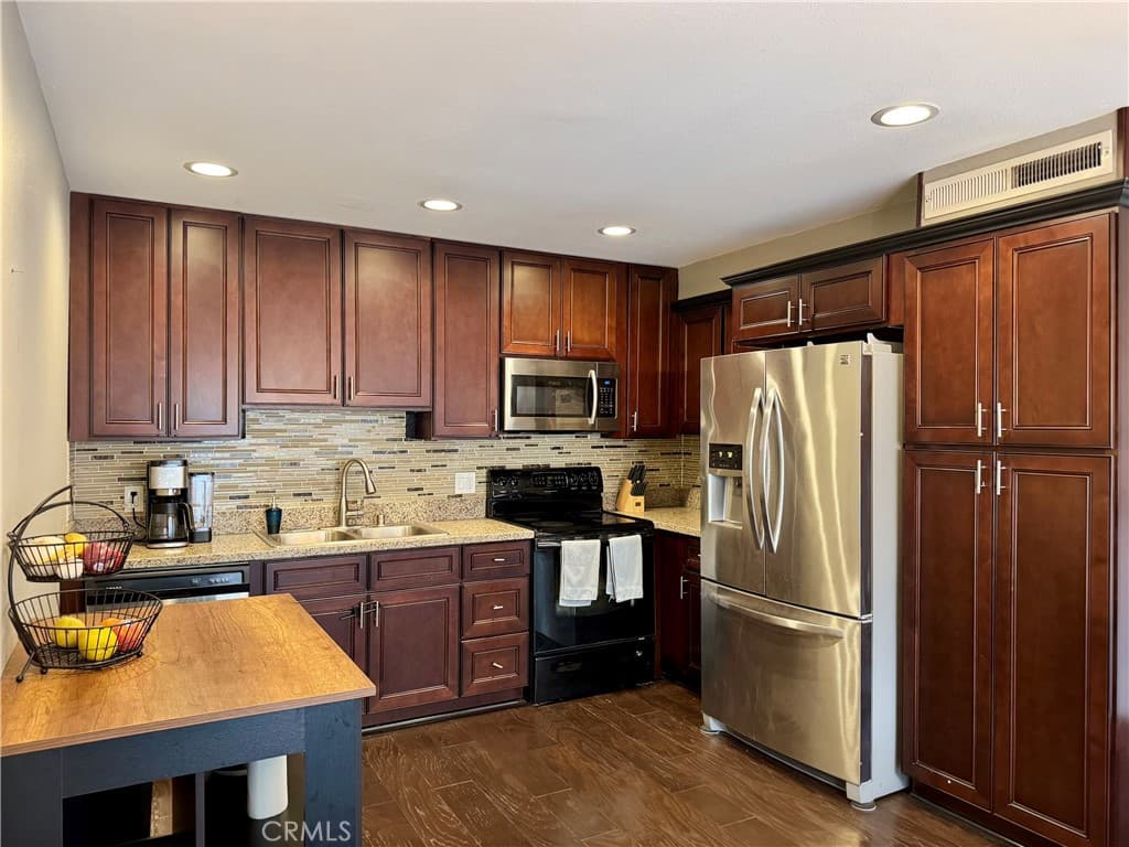 Townhouse at 1354 Peppertree, West Covina — photo 5 of 12