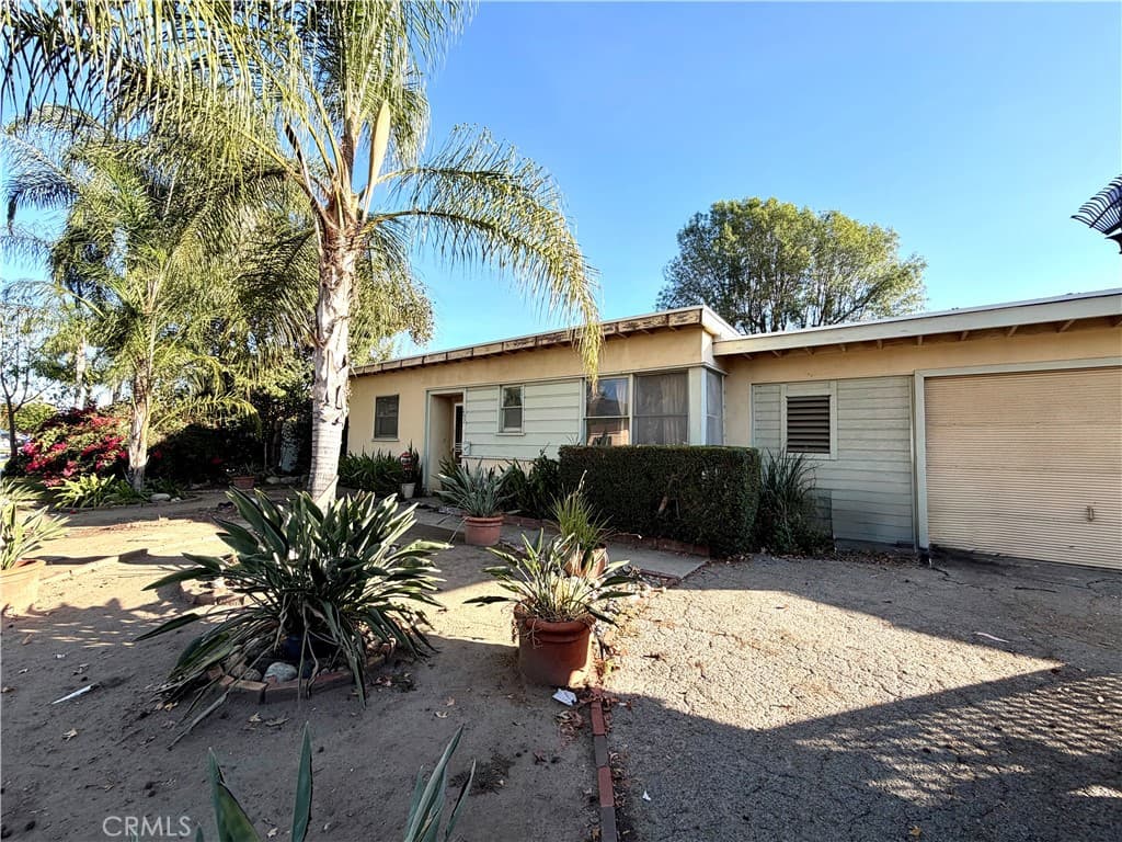 Home at 252 E Camino Real, Monrovia — photo 1 of 12