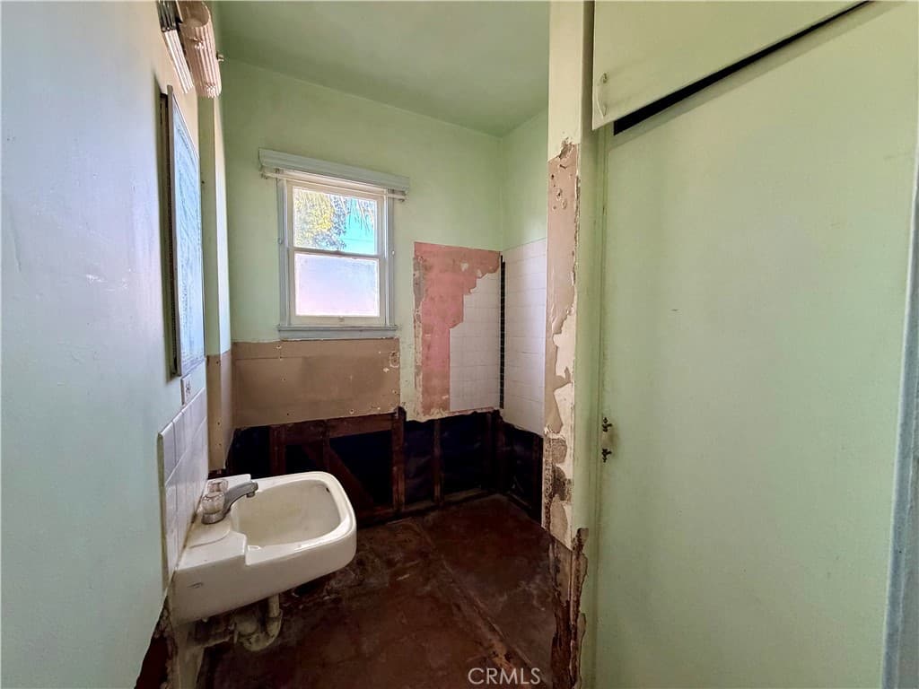 Home at 252 E Camino Real, Monrovia — photo 12 of 12