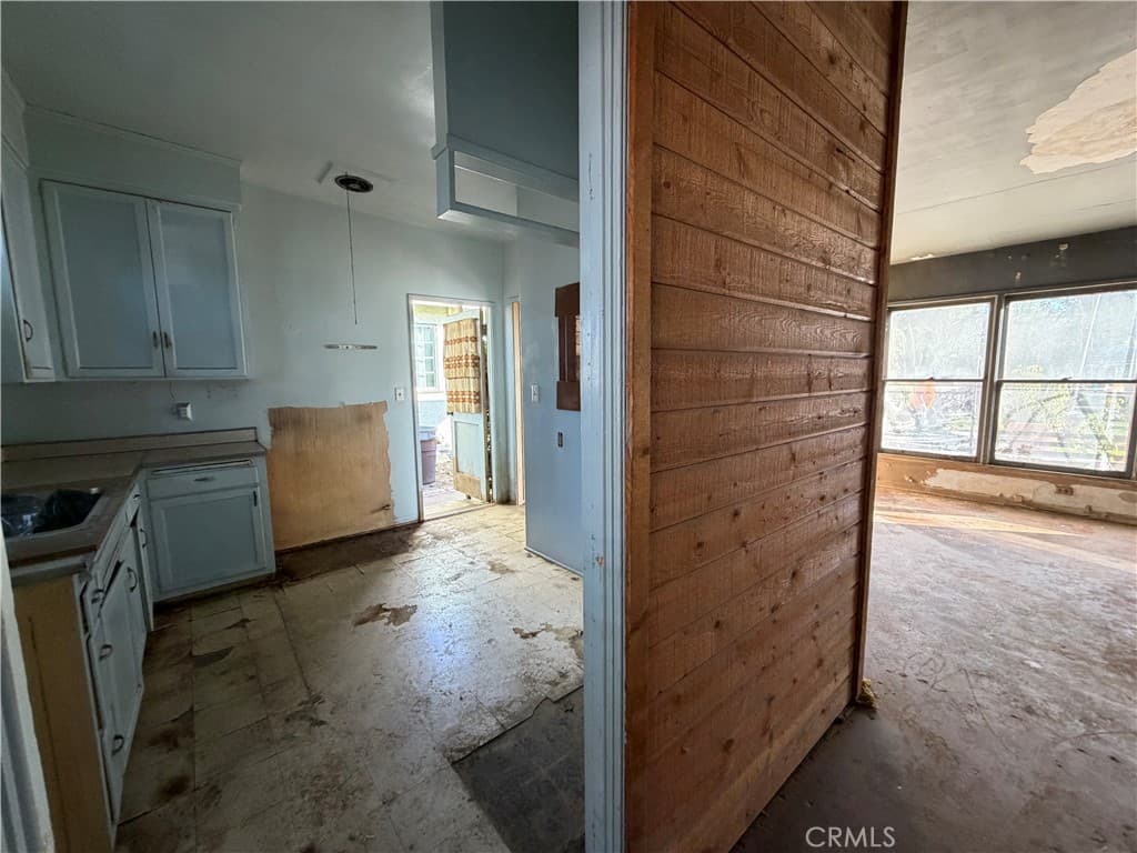 Home at 252 E Camino Real, Monrovia — photo 7 of 12