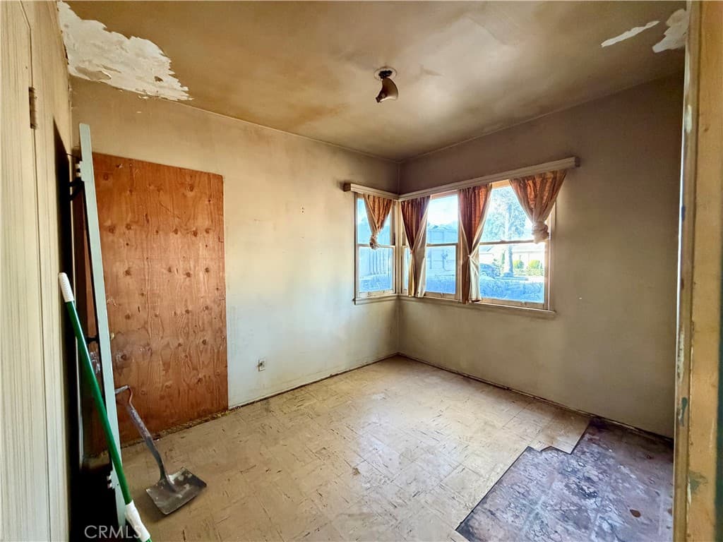Home at 252 E Camino Real, Monrovia — photo 10 of 12