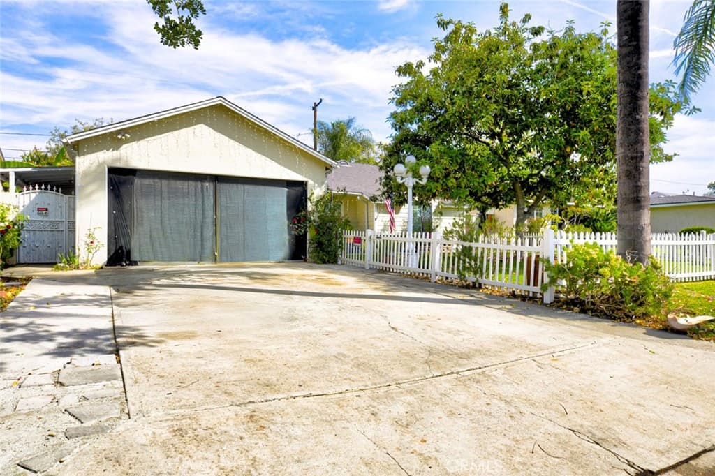 Home at 1029 E Galatea, Azusa — photo 3 of 12