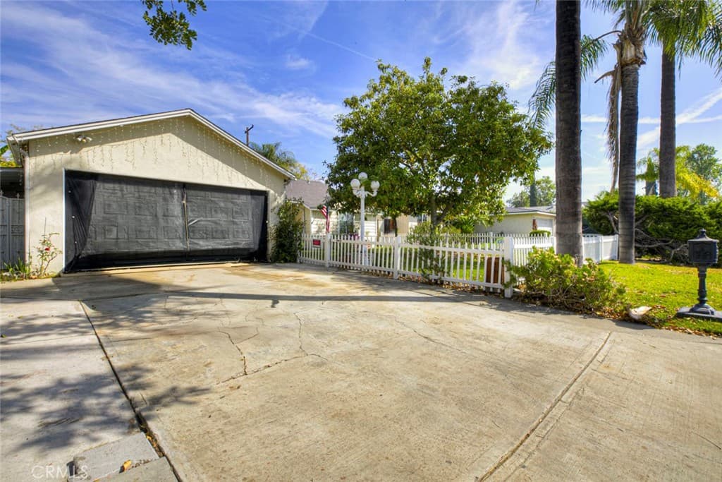 Home at 1029 E Galatea, Azusa — photo 4 of 12