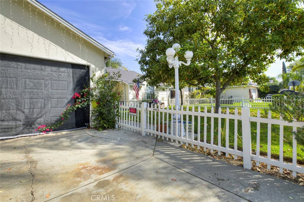 Home at 1029 E Galatea, Azusa — photo 5 of 12