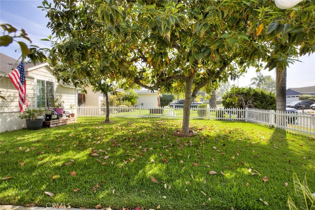 Home at 1029 E Galatea, Azusa — photo 6 of 12