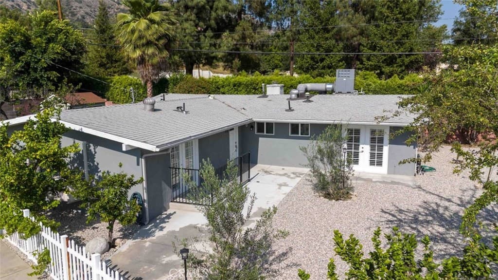 Home at 301 W Ashby Street, Azusa — photo 9 of 12