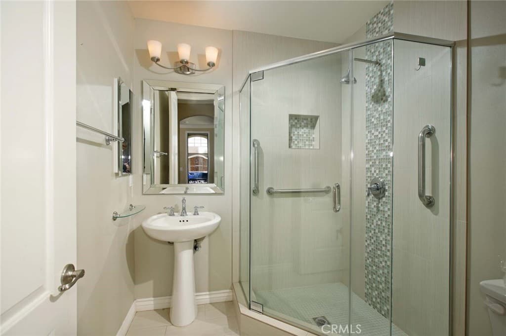 Home at 535 W Lemon, Monrovia — photo 9 of 12
