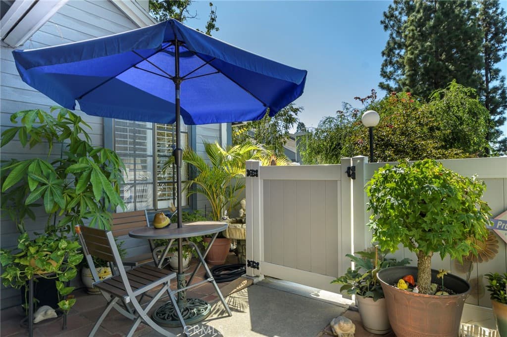 Townhouse at 338 Monroe Ct, Azusa — photo 4 of 12