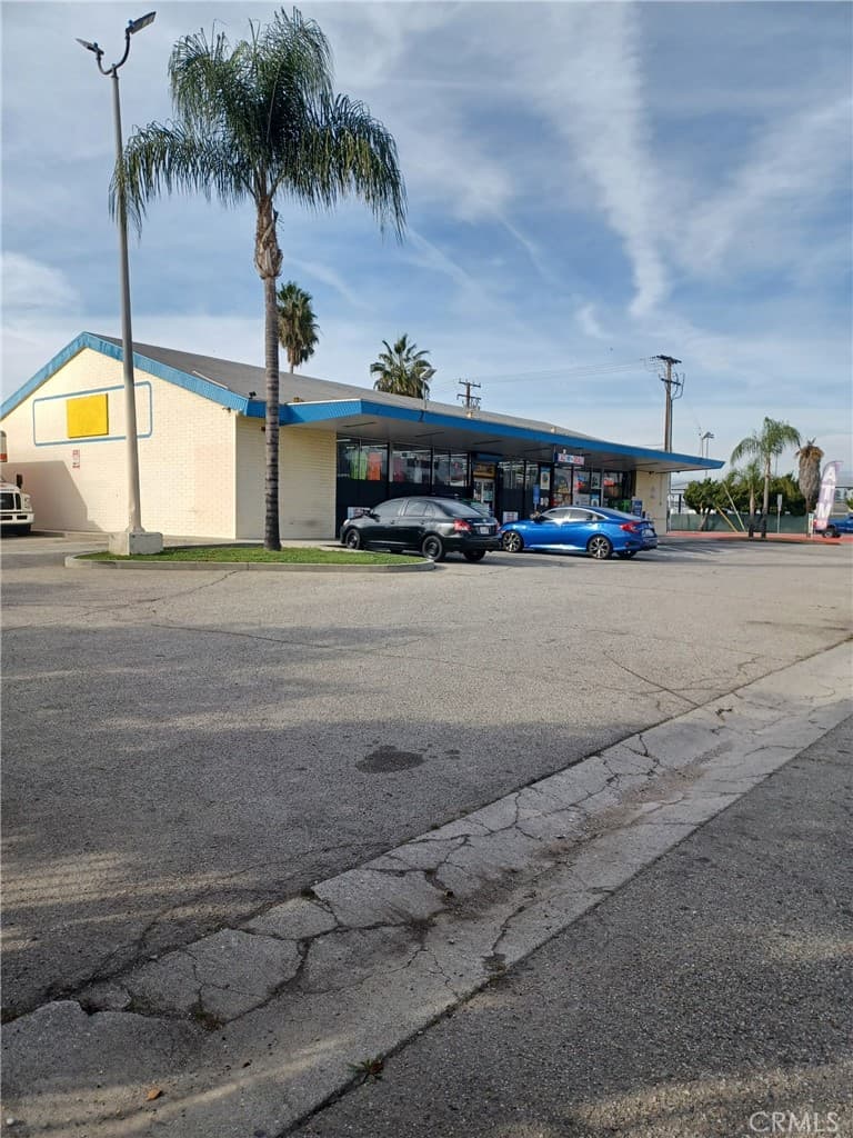 Home at 1905 S Garey, Pomona — photo 3 of 12