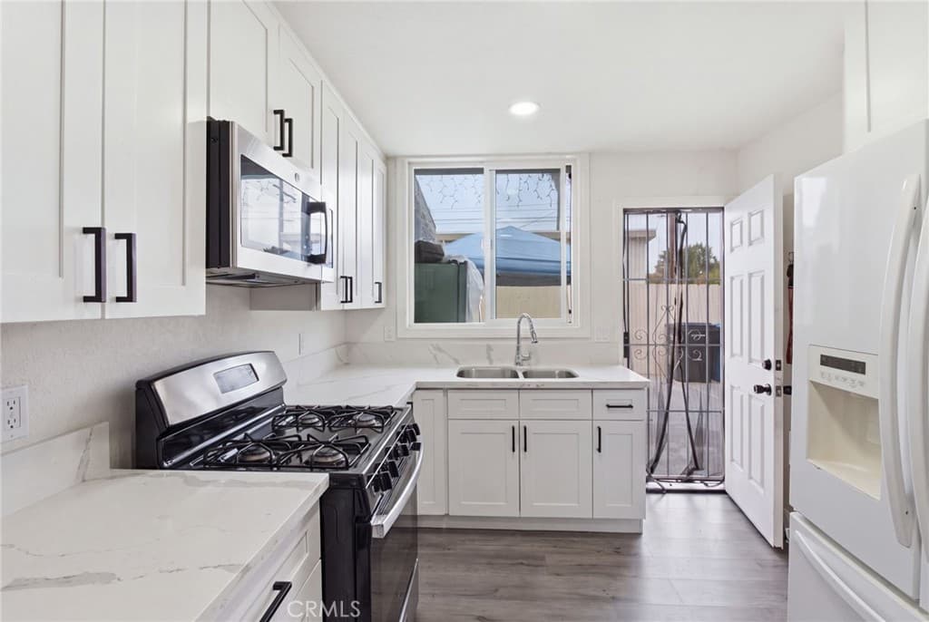 Home at 891 E 6th, Pomona — photo 6 of 12