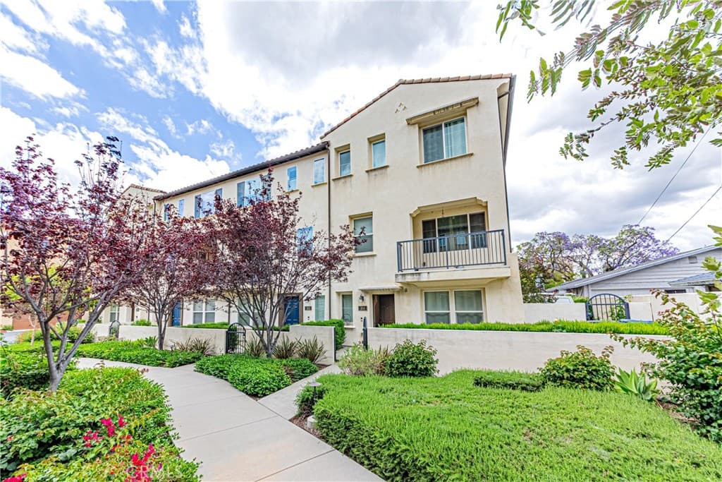 Townhouse at 809 N Dalton 104, Azusa — photo 3 of 12