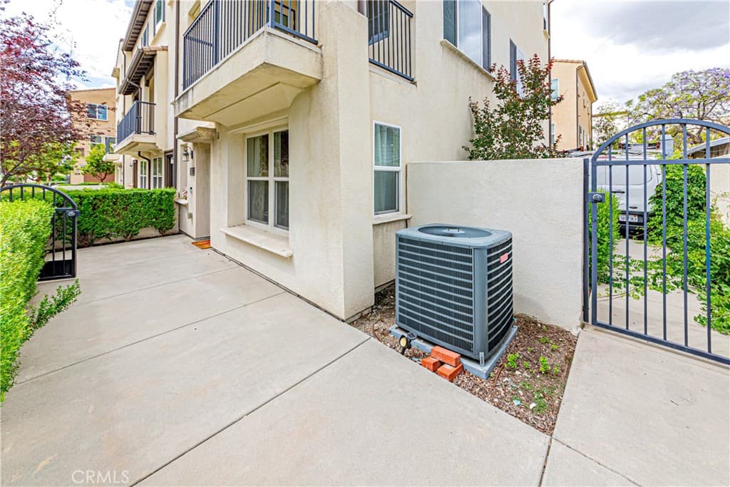 Townhouse at 809 N Dalton 104, Azusa — photo 5 of 12