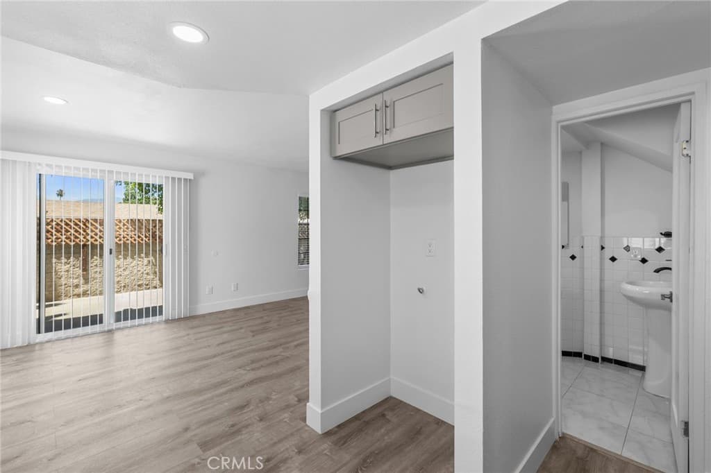 Townhouse at 1021 S Reservoir, Pomona — photo 11 of 12