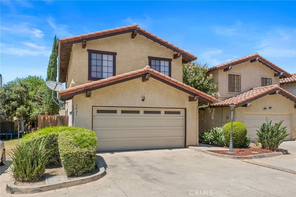 Townhouse at 1021 S Reservoir, Pomona — photo 3 of 12