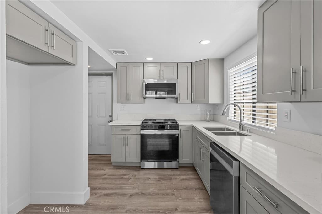 Townhouse at 1021 S Reservoir, Pomona — photo 8 of 12
