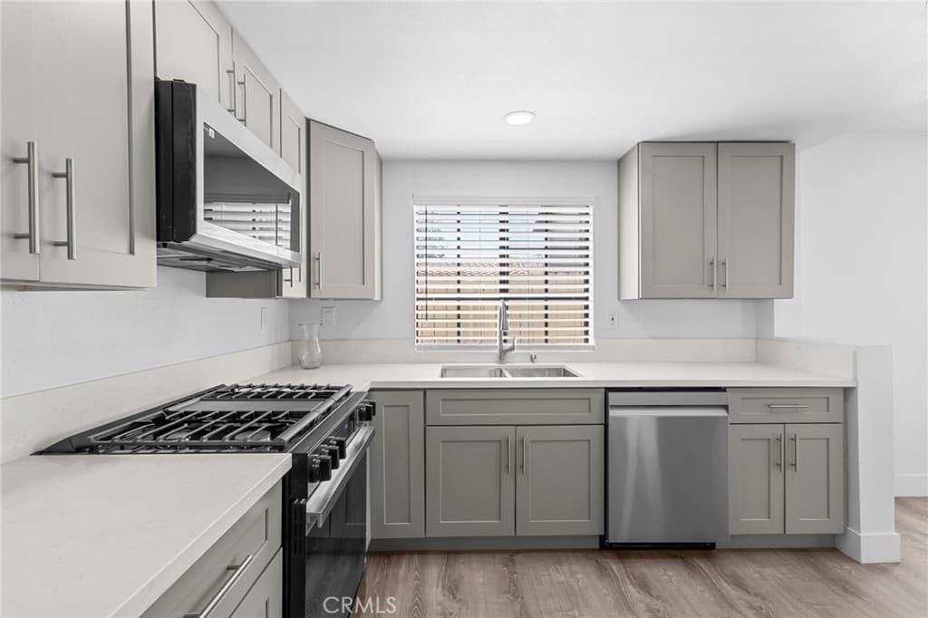 Townhouse at 1021 S Reservoir, Pomona — photo 10 of 12