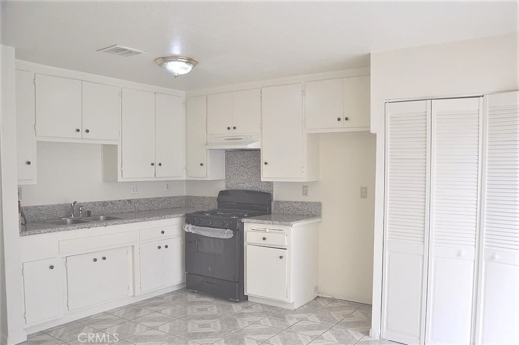 Condo at 688 5th, Azusa — photo 8 of 10