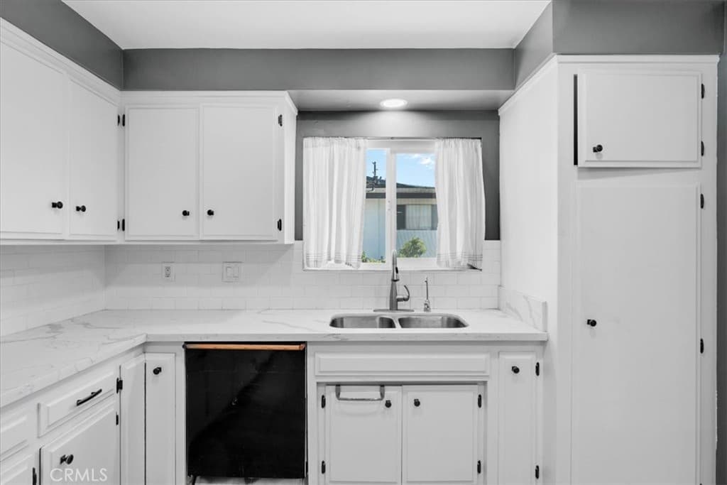 Condo at 2018 Las Vegas Avenue 4, Pomona — photo 10 of 12