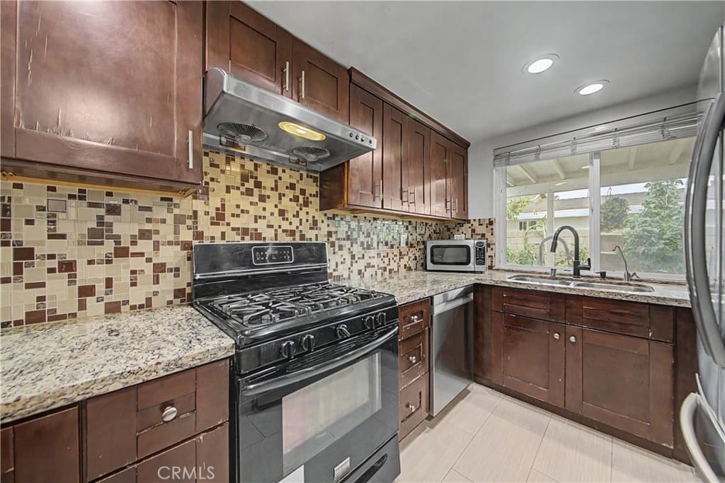 Home at 13038 Parkview, Baldwin Park — photo 5 of 12