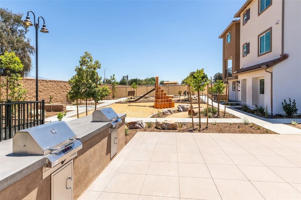 Townhouse at 403 Cypress Grove Lane, Pomona — photo 5 of 12