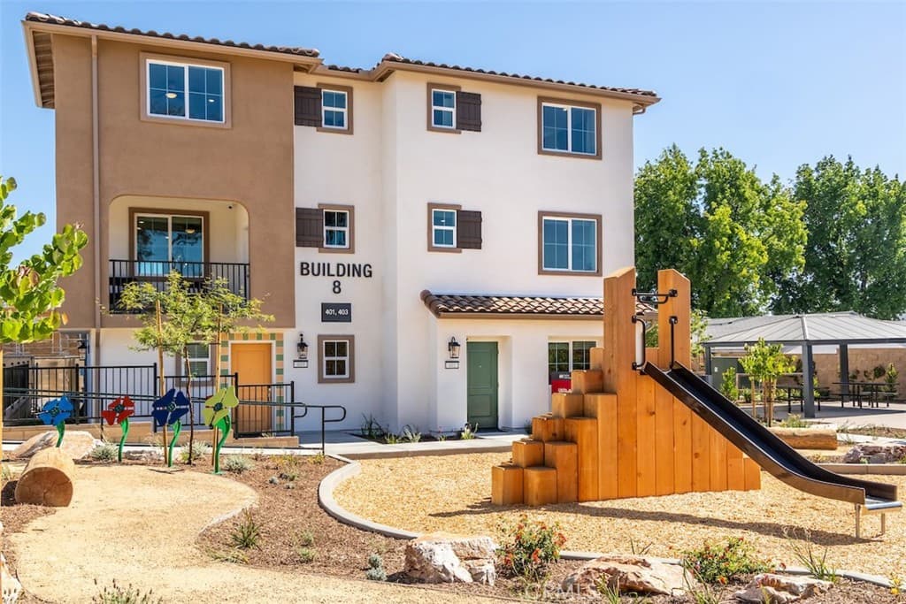 Townhouse at 403 Cypress Grove Lane, Pomona — photo 7 of 12