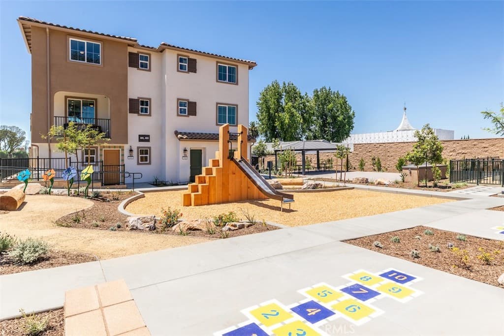 Townhouse at 408 Cypress Grove Lane, Pomona — photo 10 of 12