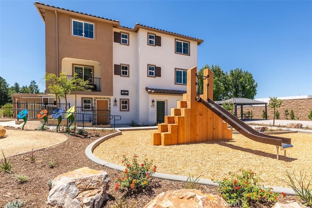 Townhouse at 411 Cypress Grove Lane, Pomona — photo 10 of 12
