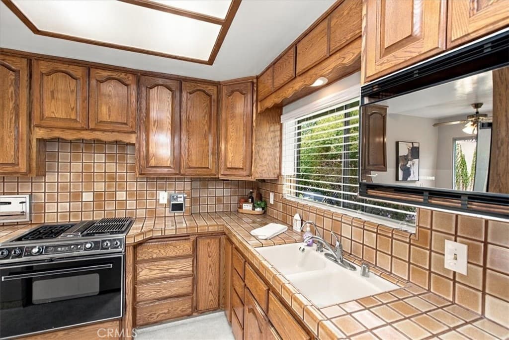 Condo at 750 Arcadia Avenue 10, Arcadia — photo 7 of 12