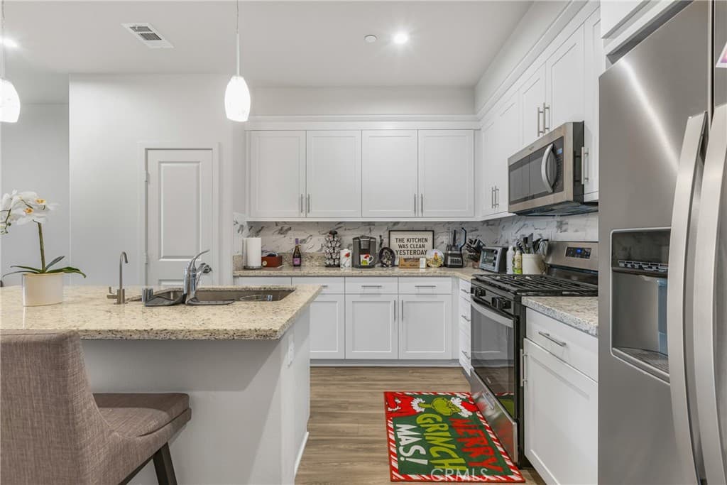 Townhouse at 125 Dove Lndg, Covina — photo 11 of 12