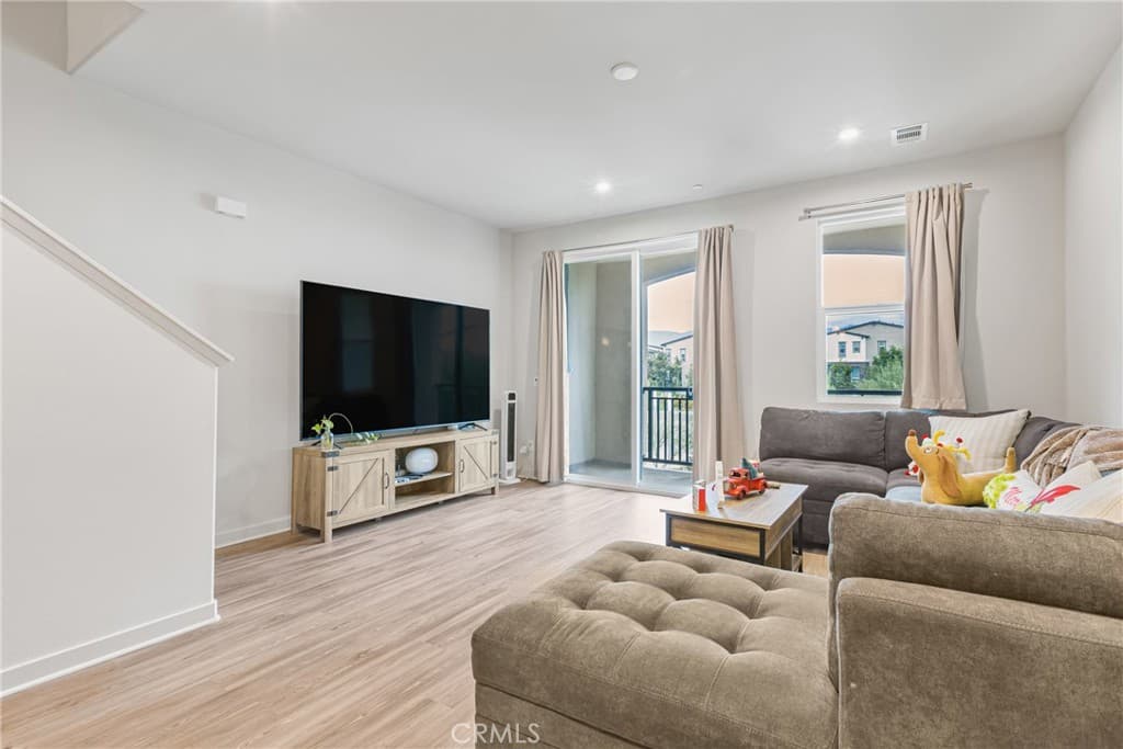 Townhouse at 125 Dove Lndg, Covina — photo 7 of 12
