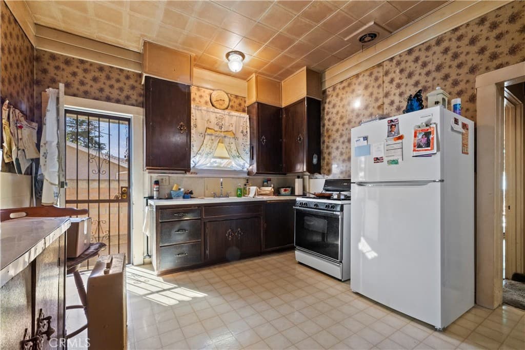 Home at 1397 Elwood Street, Pomona — photo 10 of 12