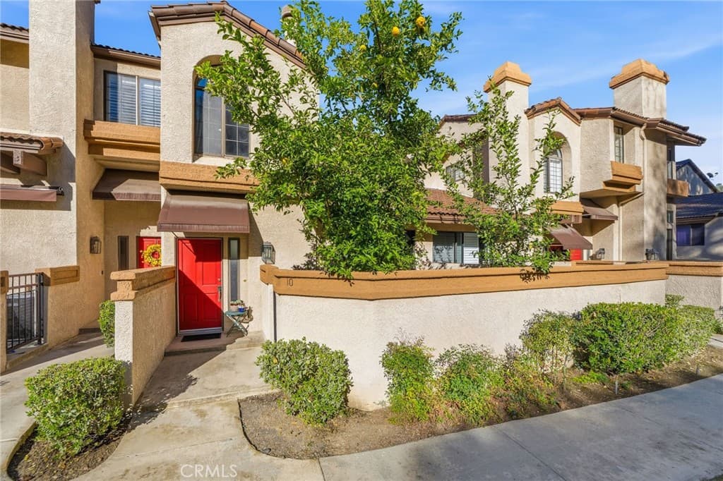 Condo at 10 Deerpath, Pomona — photo 1 of 12